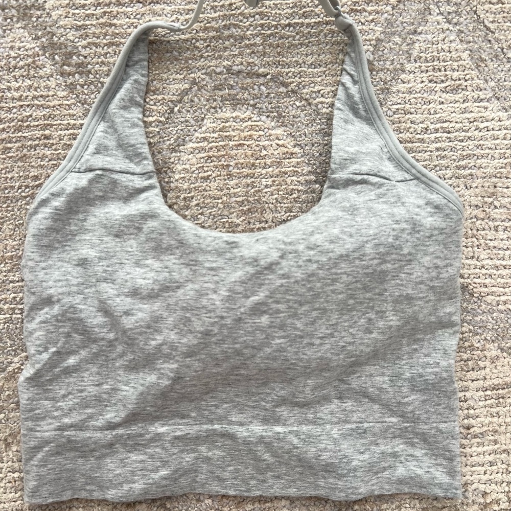 gray tank top